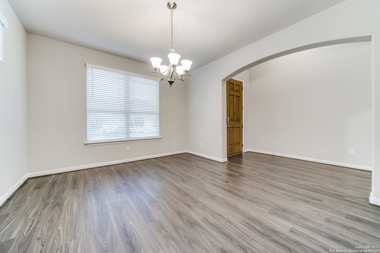 213 Aspen Dr - Photo 3 of 25