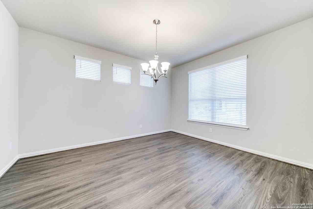 213 Aspen Dr - Photo 4 of 25