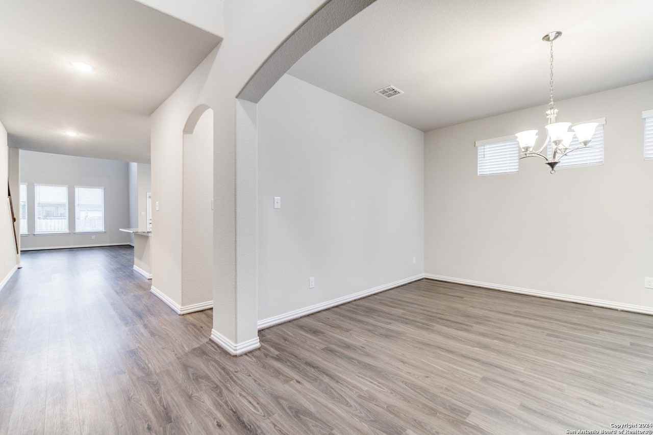 213 Aspen Dr - Photo 5 of 25