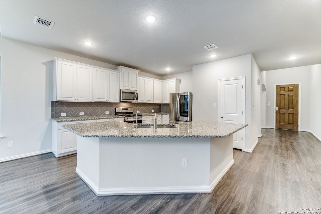 213 Aspen Dr - Photo 7 of 25