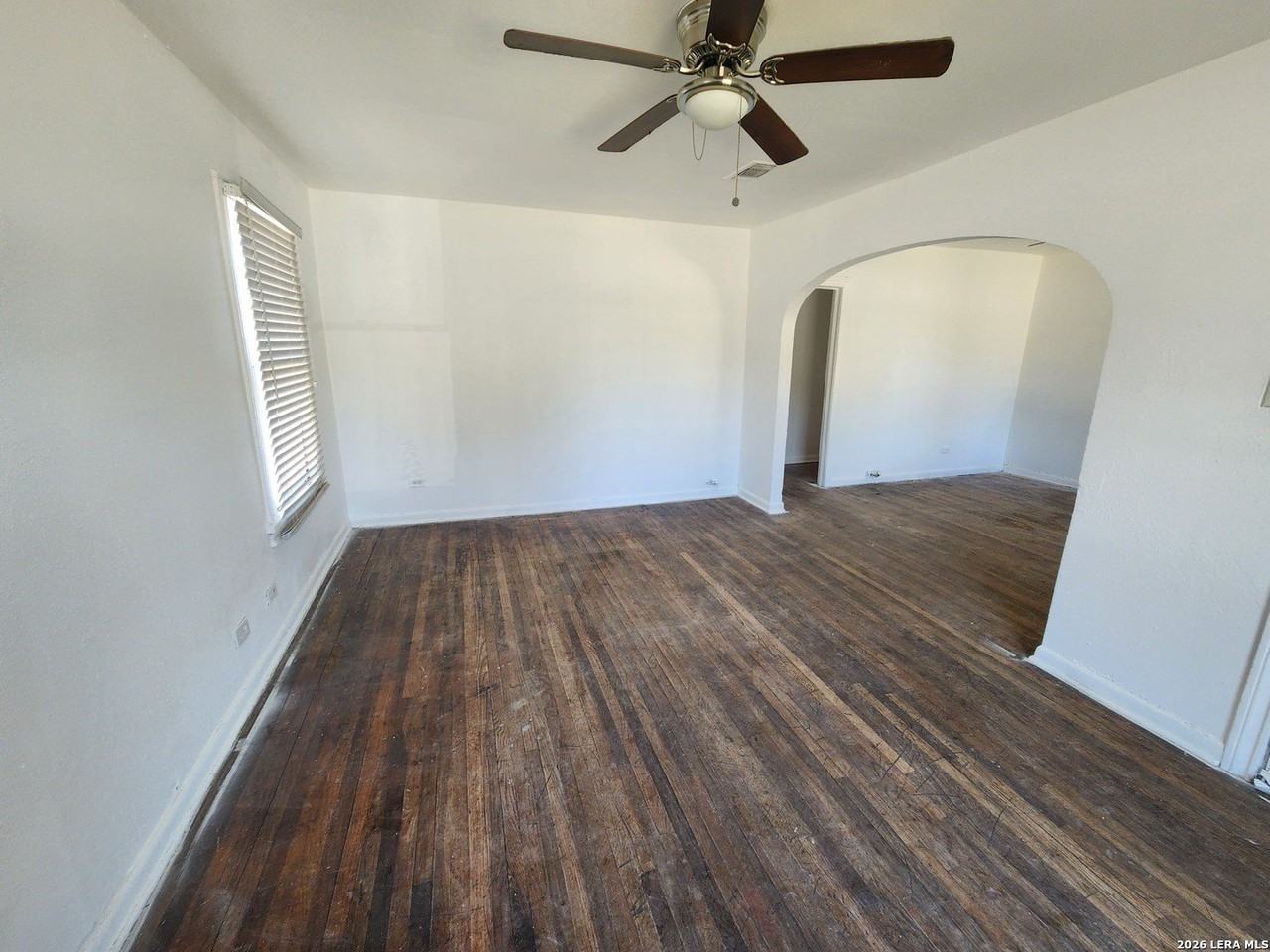 942 Schley Ave - Photo 2 of 5