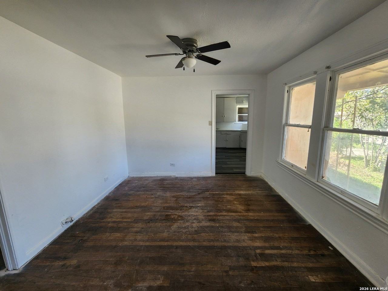 942 Schley Ave - Photo 3 of 5