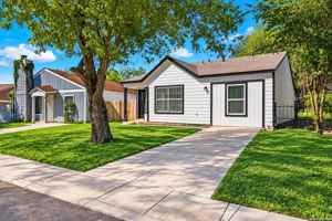 featured image of 4005 Colonial Sun Dr