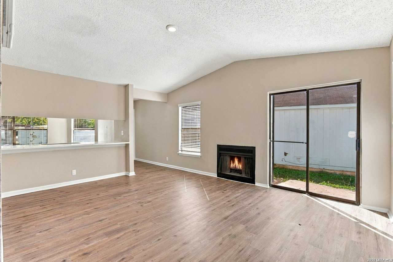 4005 Colonial Sun Dr - Photo 4 of 25