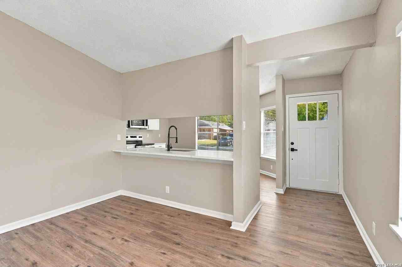 4005 Colonial Sun Dr - Photo 5 of 25