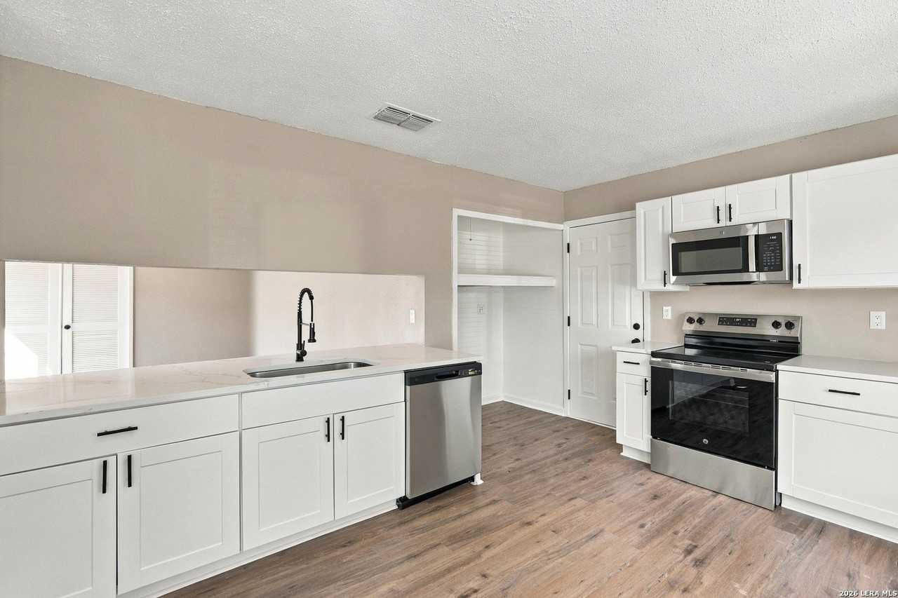 4005 Colonial Sun Dr - Photo 7 of 25