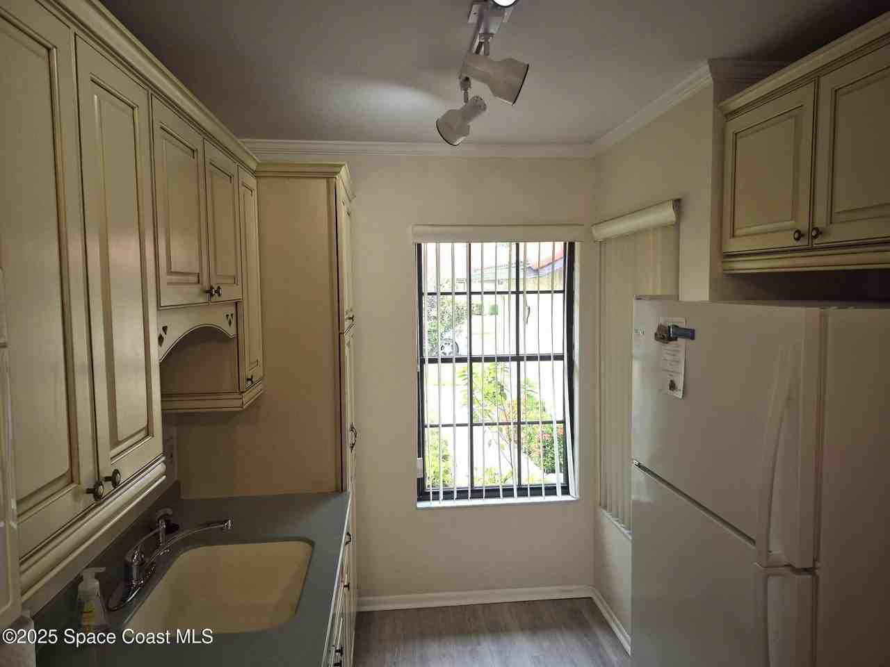 835 Regal Ave Ne - Photo 3 of 32