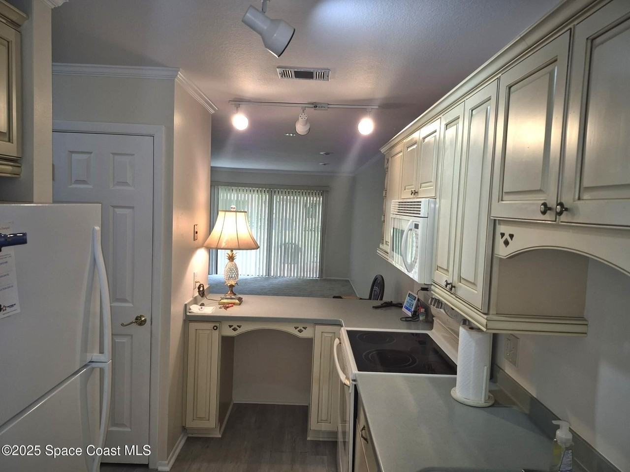 835 Regal Ave Ne - Photo 4 of 32