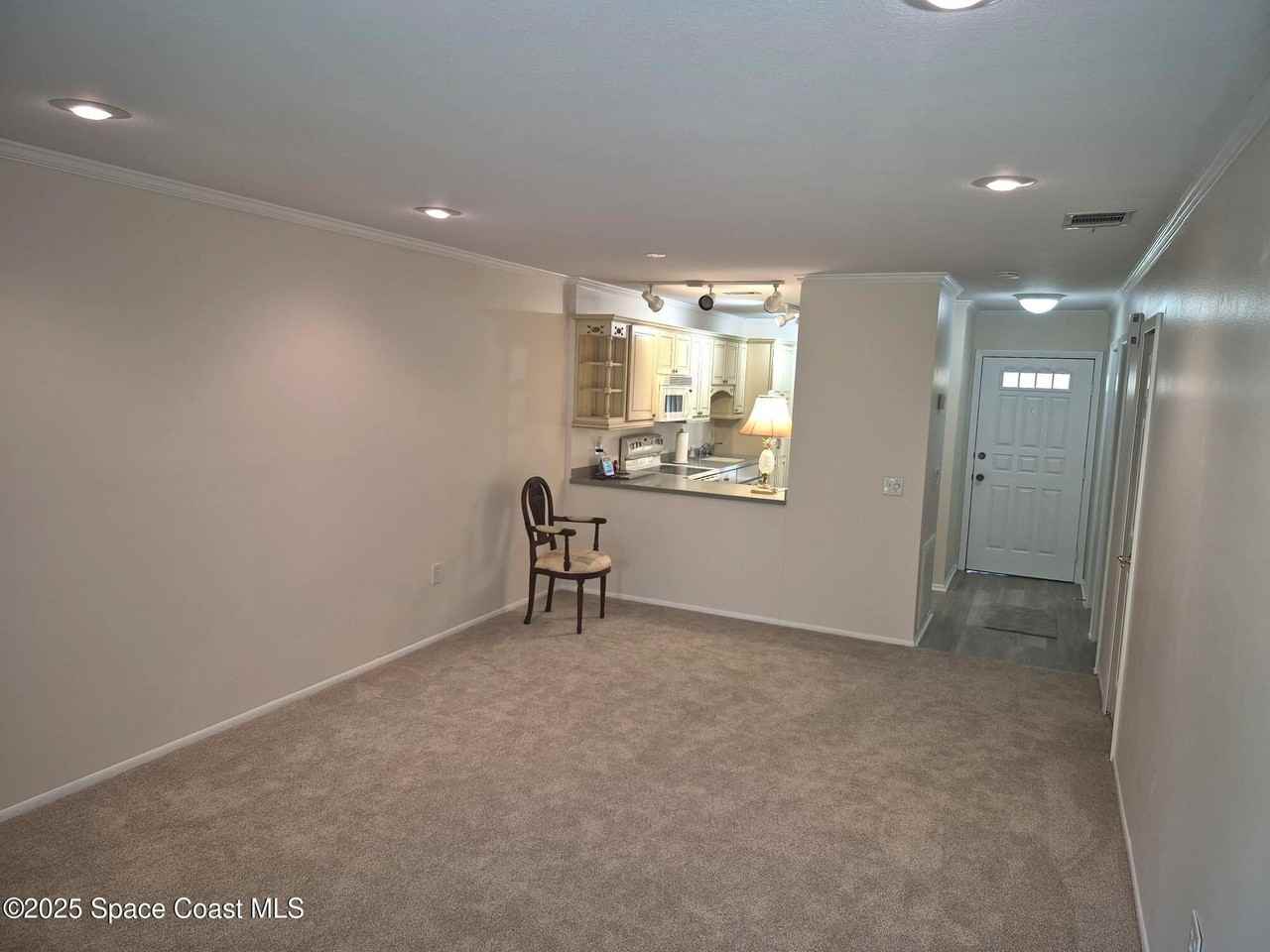 835 Regal Ave Ne - Photo 6 of 32