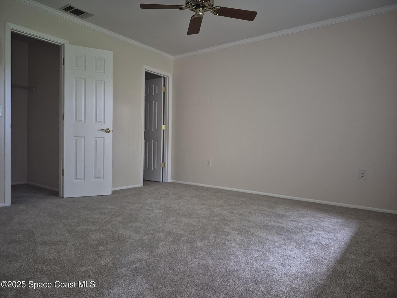 835 Regal Ave Ne - Photo 7 of 32