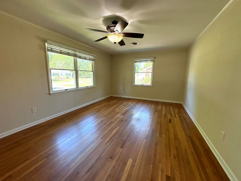 3067 Carolyn Ave - Photo 3 of 10
