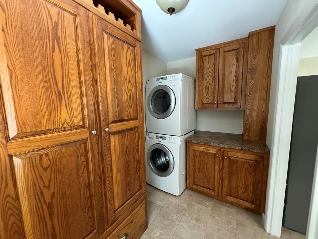 3067 Carolyn Ave - Photo 6 of 10