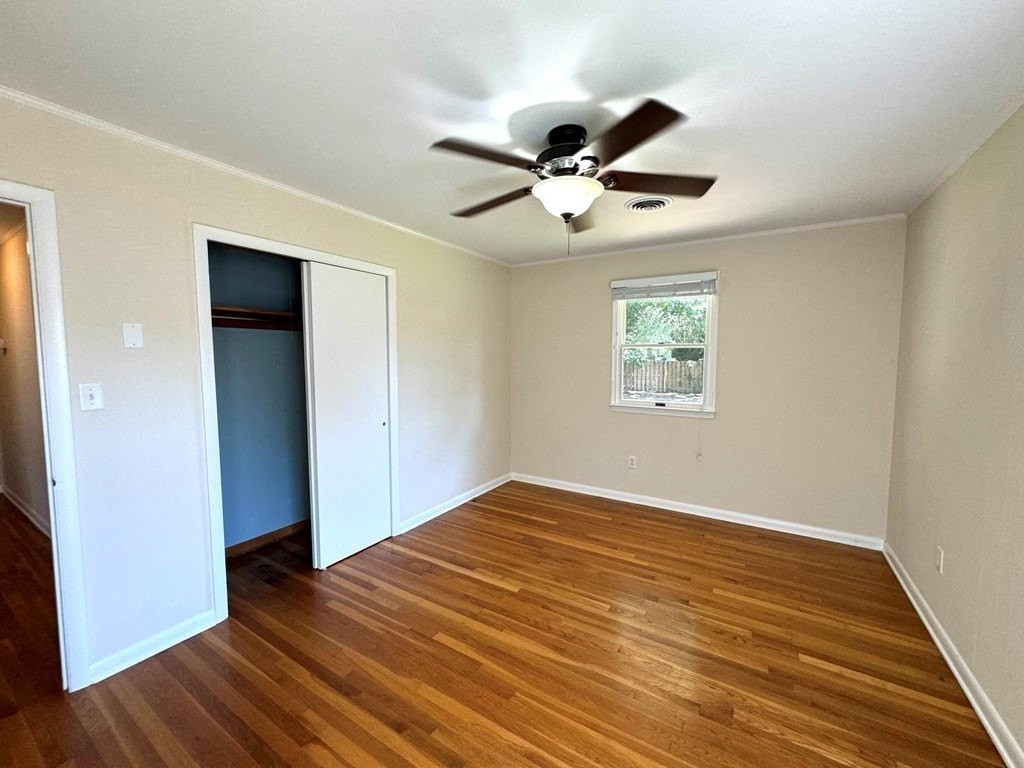 3067 Carolyn Ave - Photo 7 of 10