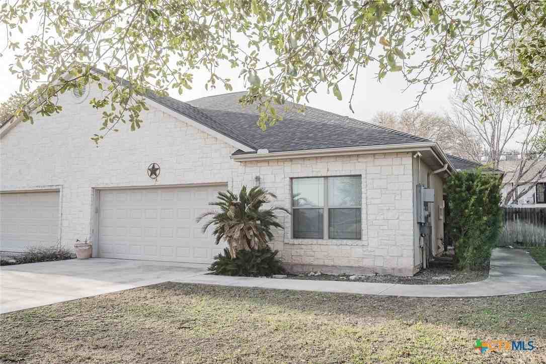 526 Blue Heron Ln - Photo 3 of 31
