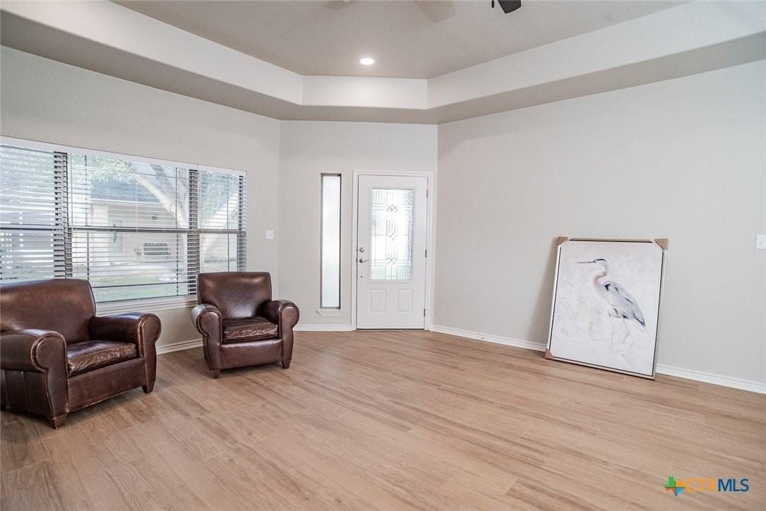 526 Blue Heron Ln - Photo 4 of 31