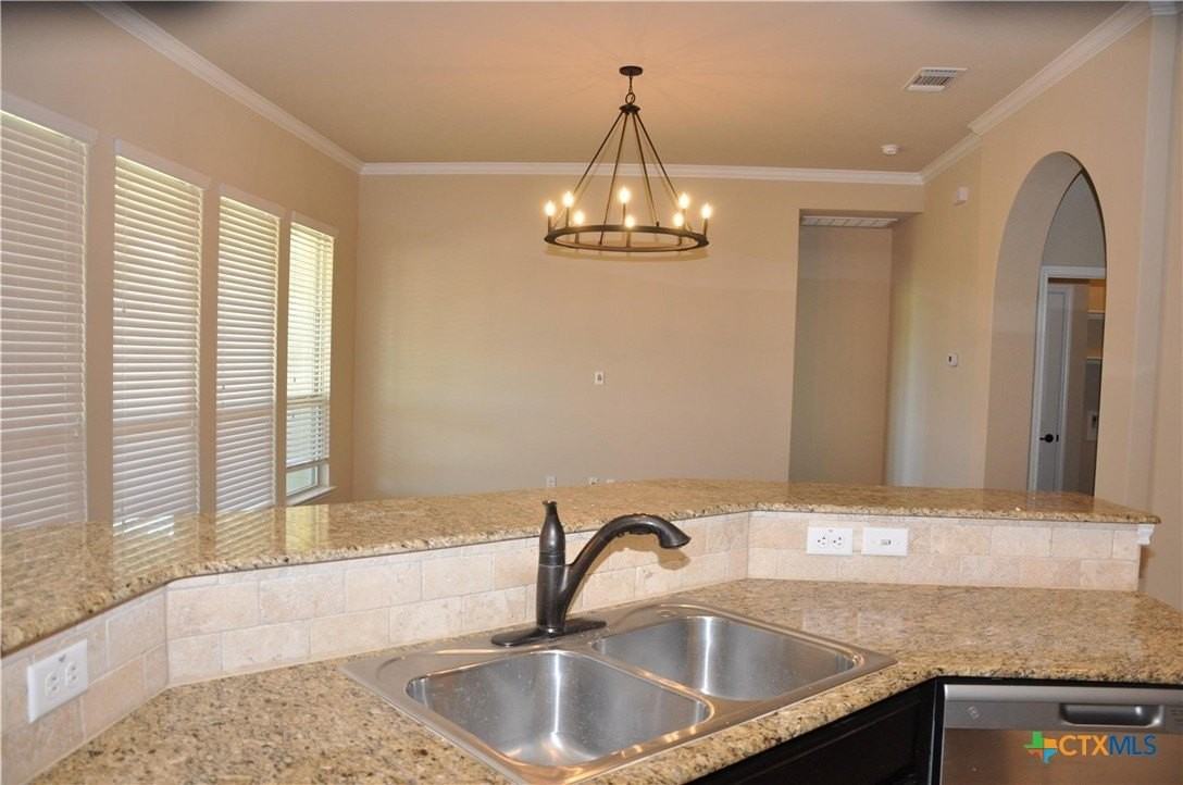 5603 Drury Ln - Photo 5 of 26