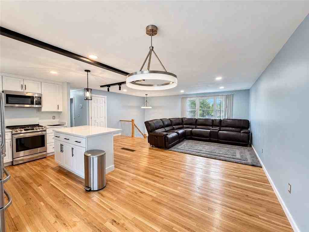 76 Verdant Dr - Photo 4 of 22
