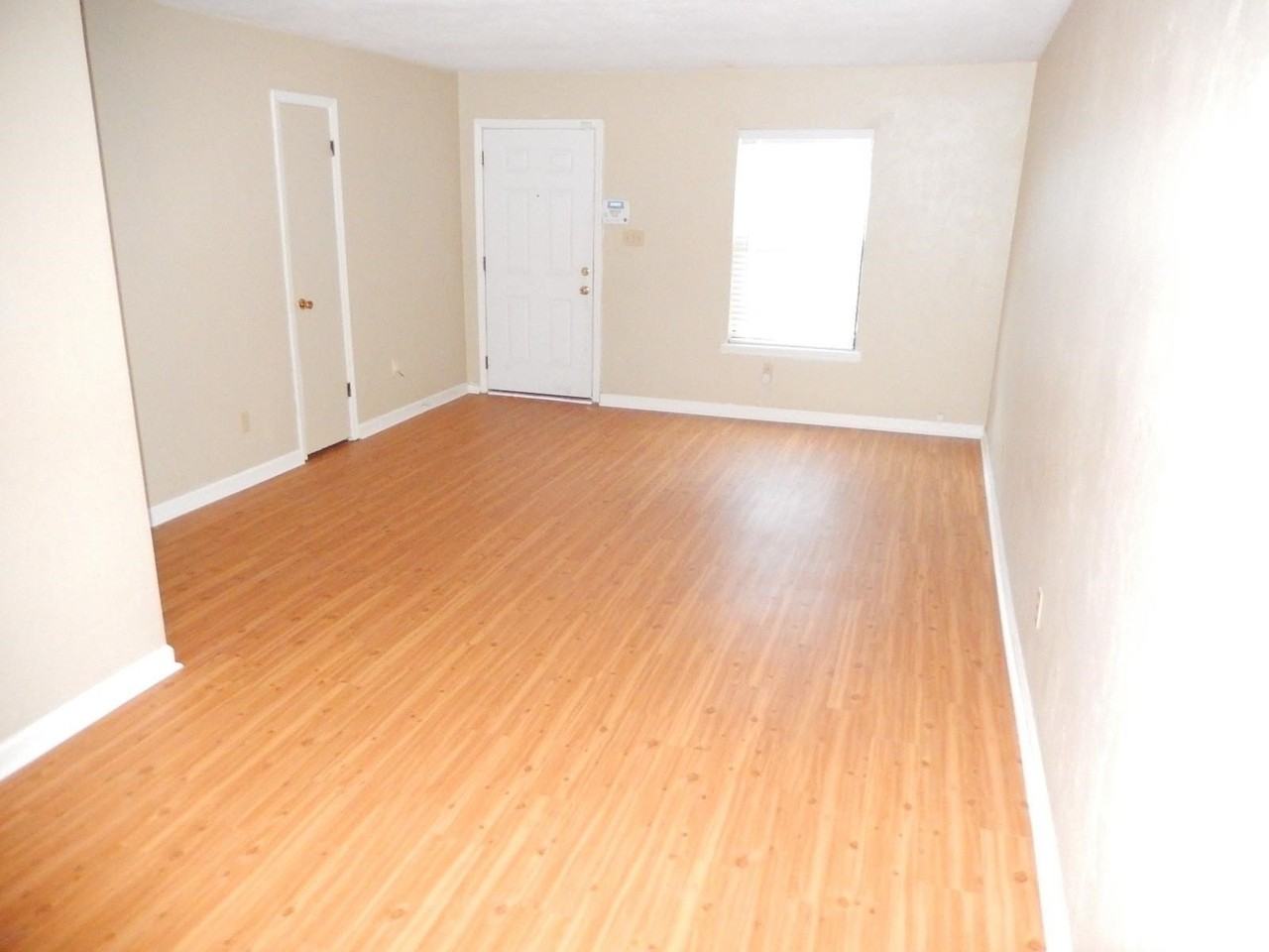 1886 Darryl Dr #B - Photo 3 of 16