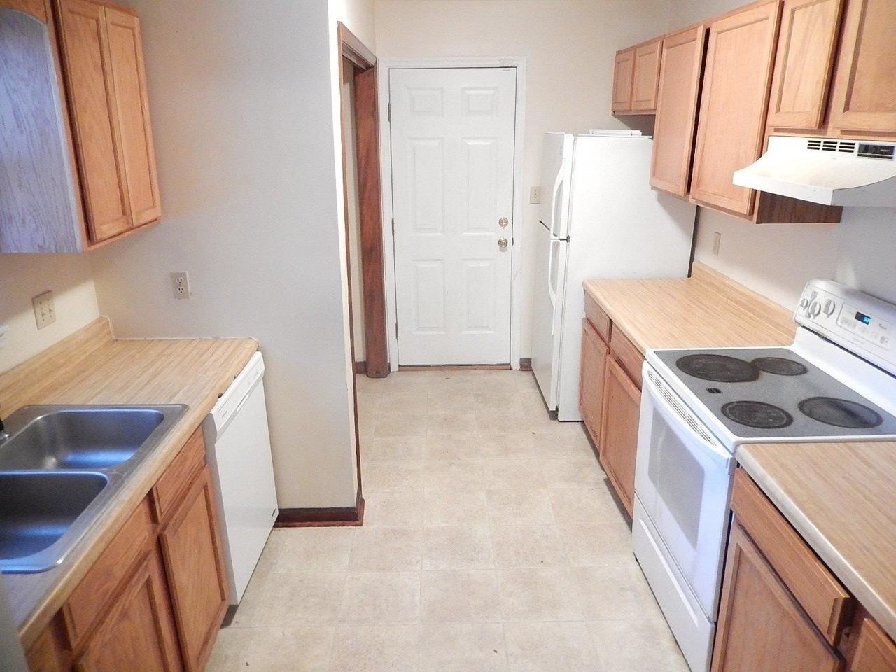 1886 Darryl Dr #B - Photo 5 of 16