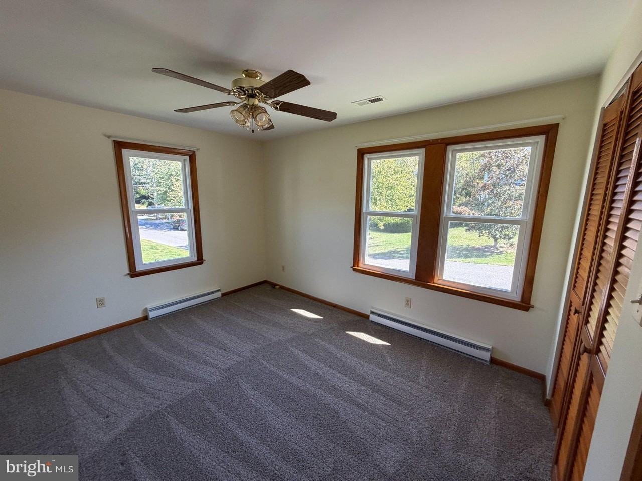 201 Giddings Ave - Photo 7 of 11