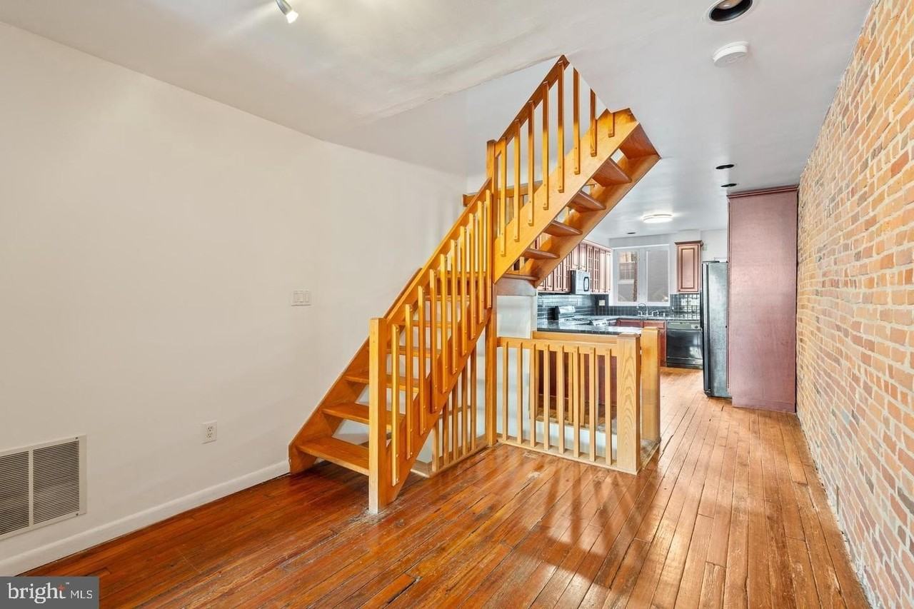 1407 Webster St - Photo 4 of 35