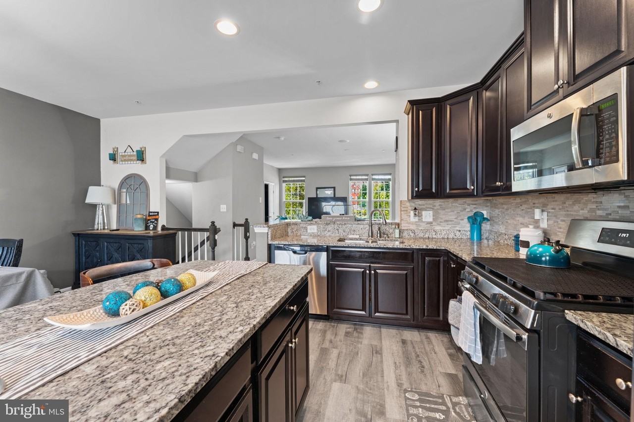 12248 Timberlake Pl - Photo 4 of 30