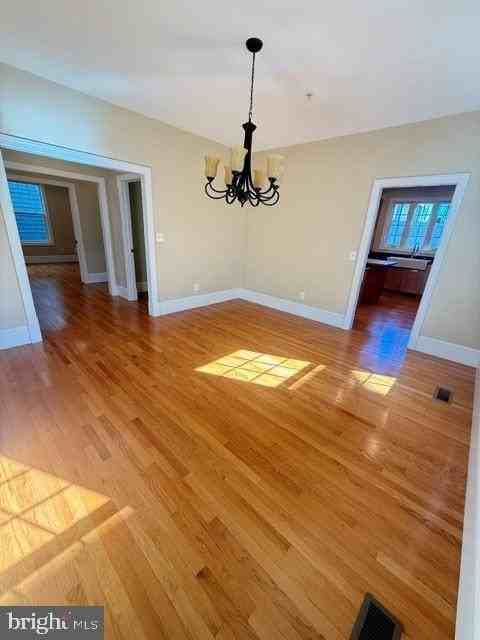 10009 Dickens Ave - Photo 5 of 40