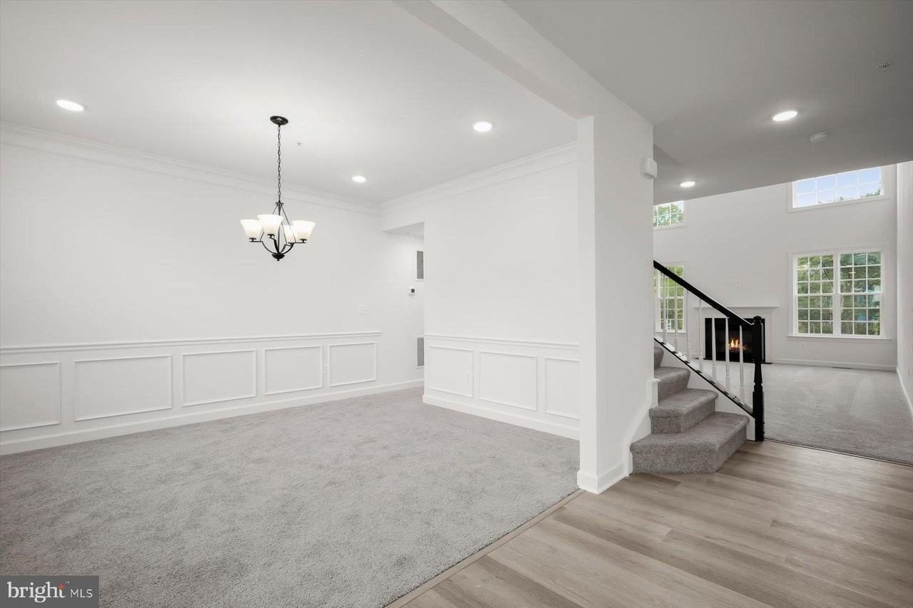 6801 Fountain Park Dr - Photo 3 of 50