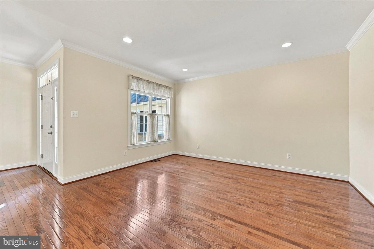 1204 Derry Ln - Photo 2 of 25