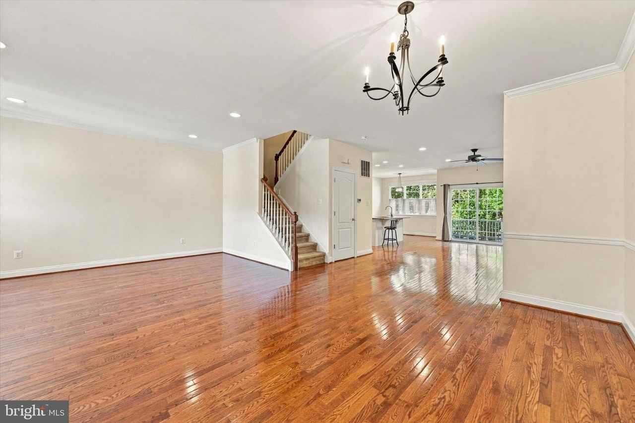 1204 Derry Ln - Photo 3 of 25
