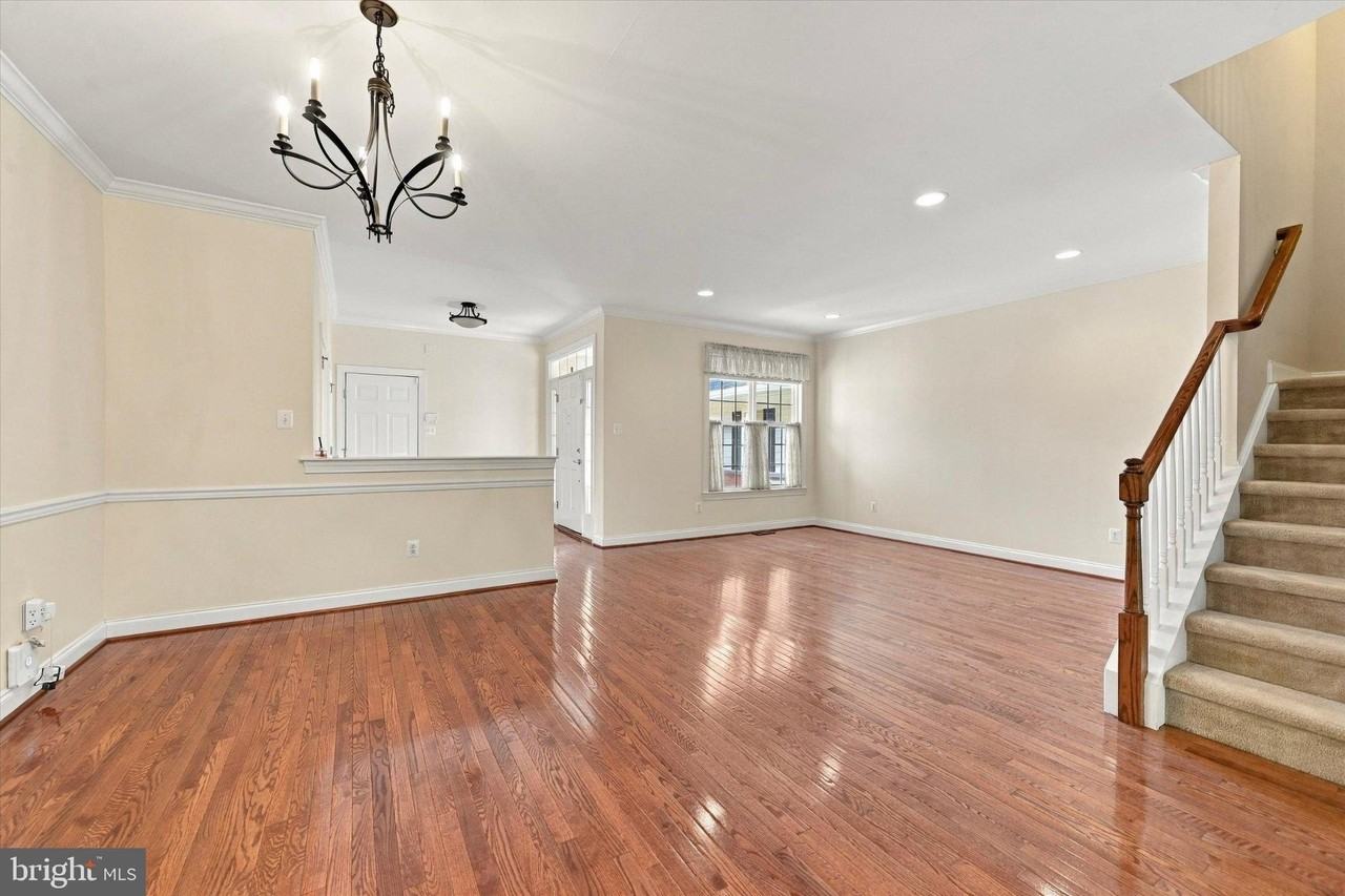 1204 Derry Ln - Photo 4 of 25