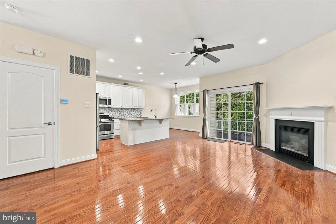 1204 Derry Ln - Photo 6 of 25