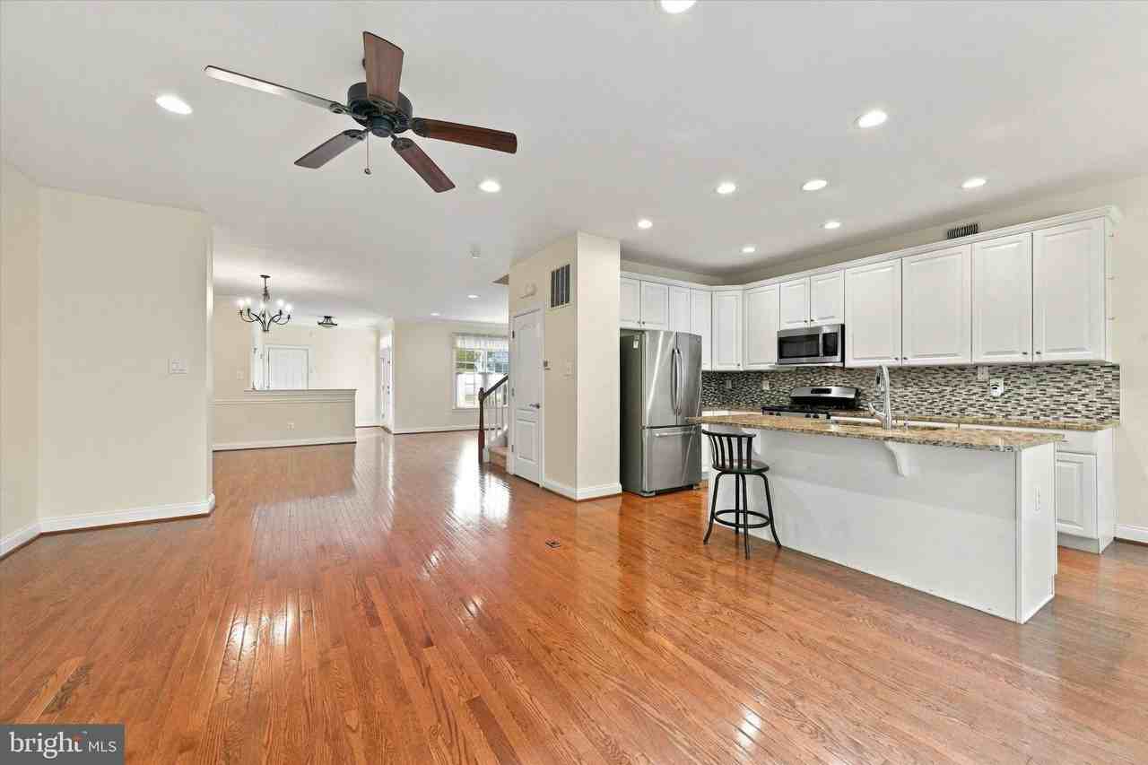 1204 Derry Ln - Photo 7 of 25