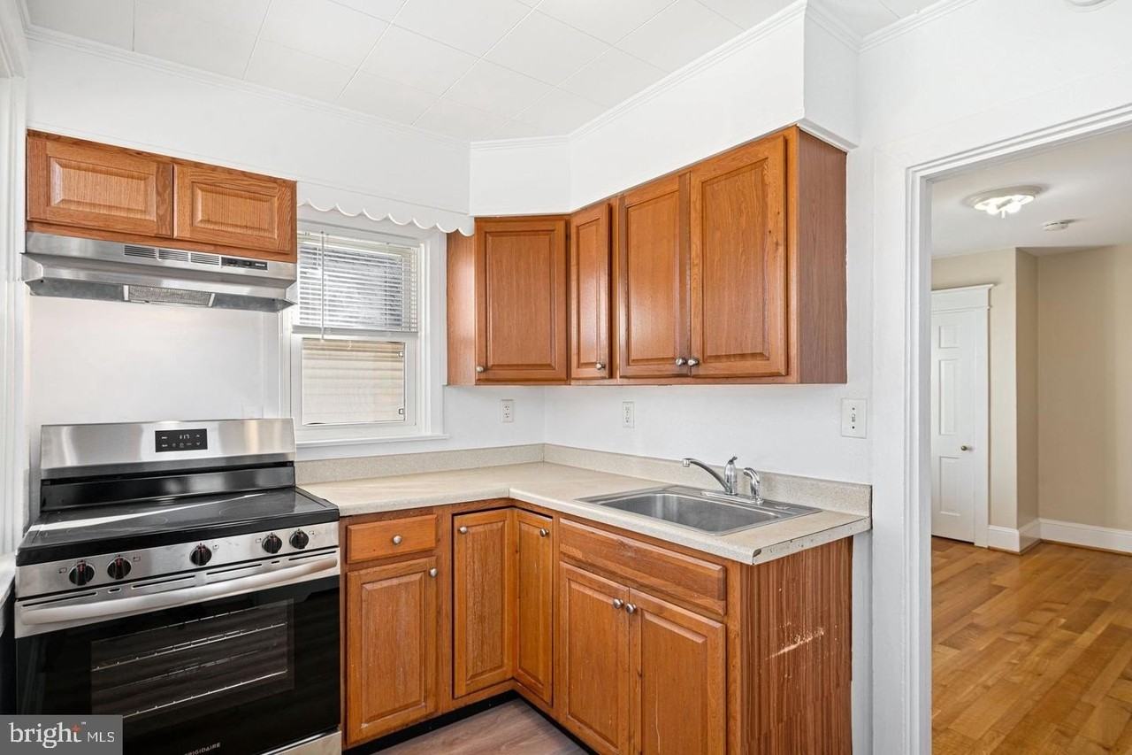 1 N Linden Ave #2ndFL - Photo 3 of 16