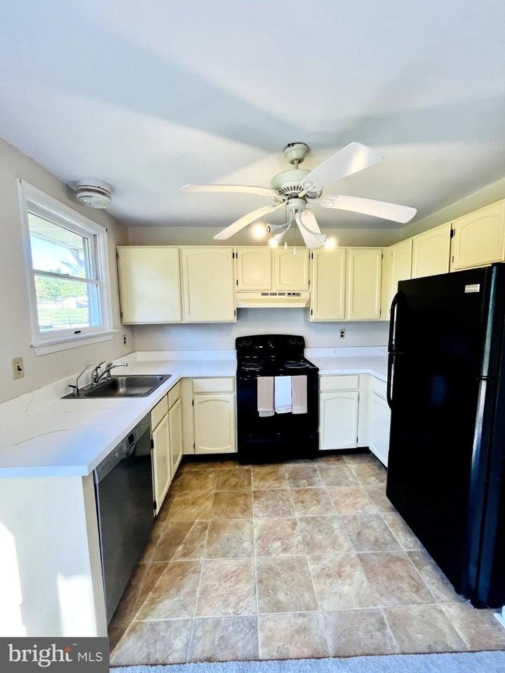2509 Rhoads Rd - Photo 3 of 16