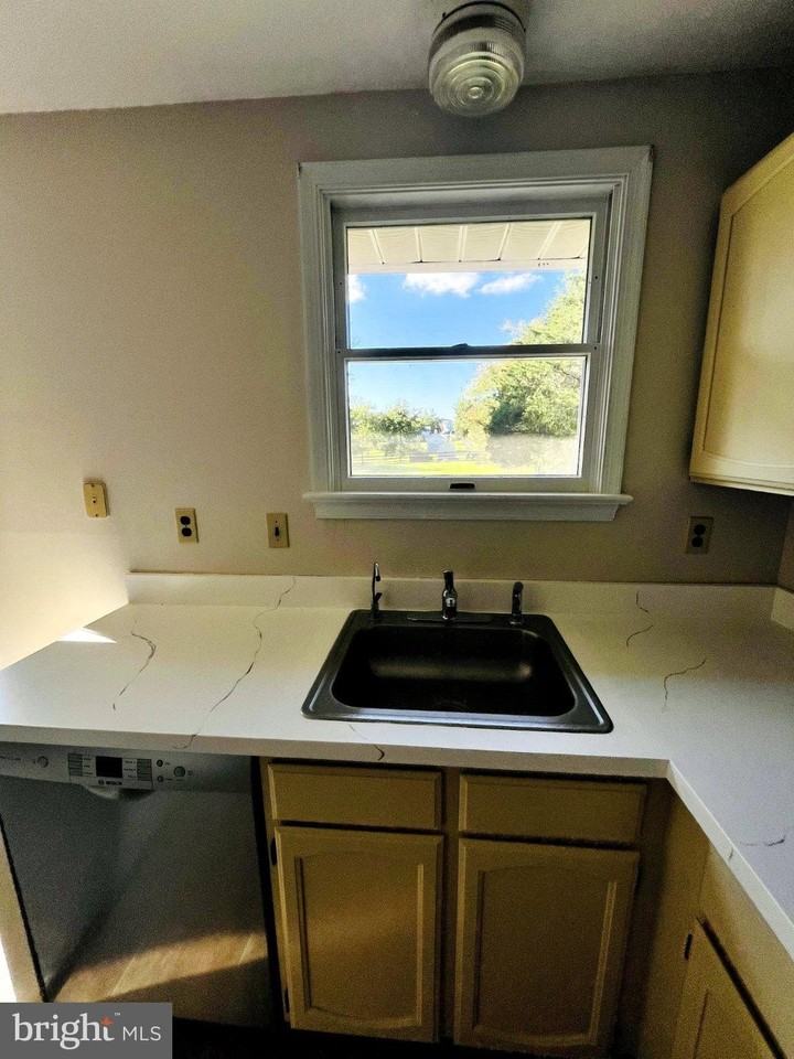 2509 Rhoads Rd - Photo 4 of 16