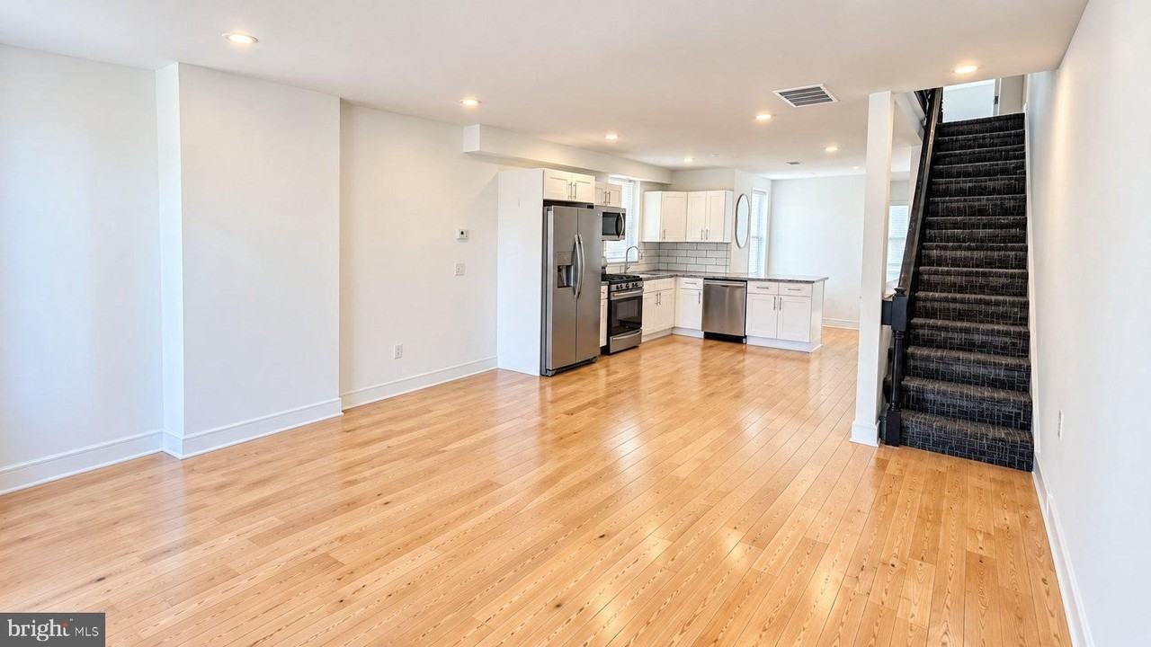 153 Dupont St - Photo 6 of 11