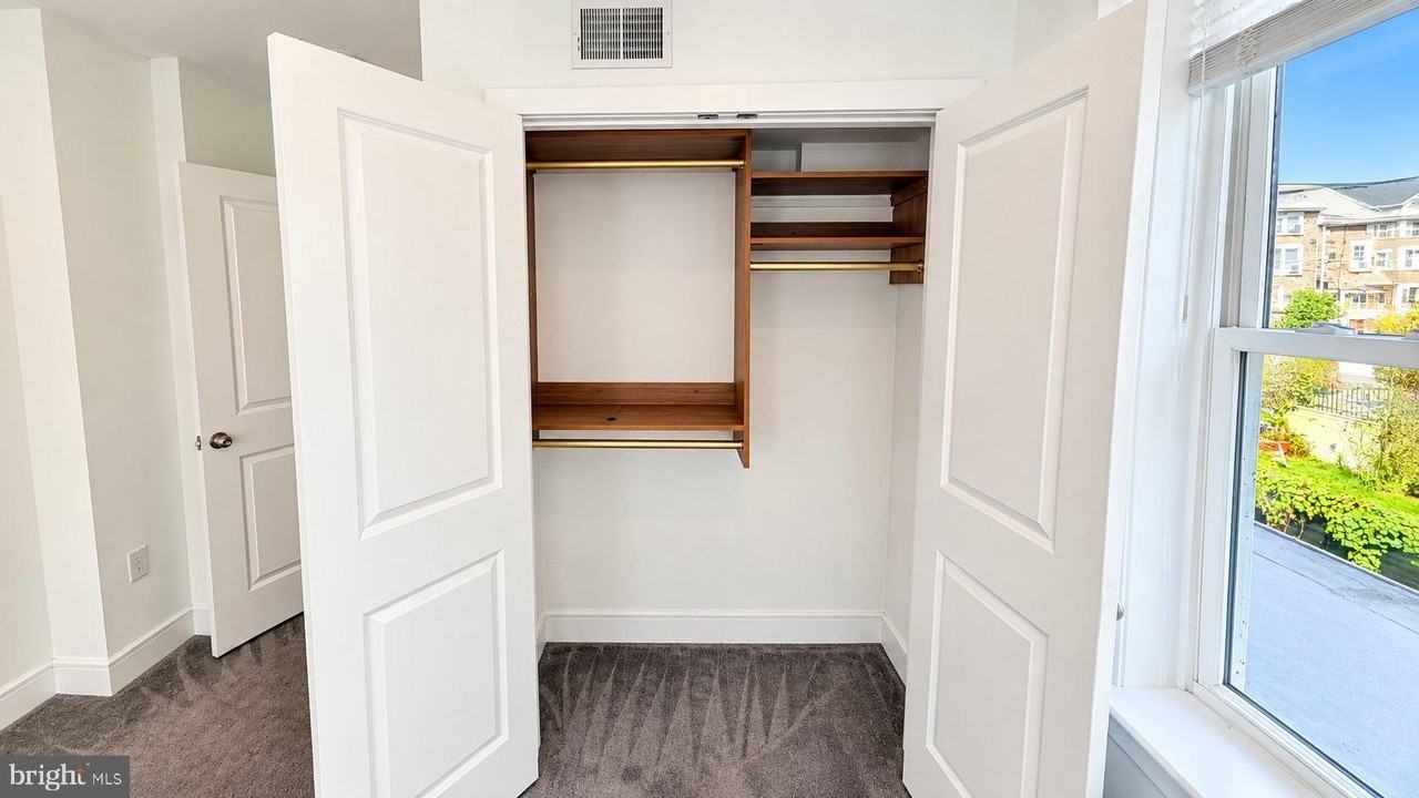 153 Dupont St - Photo 7 of 11