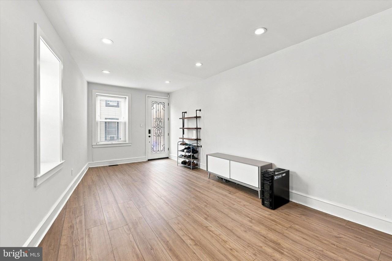 305 Carson St - Photo 2 of 15