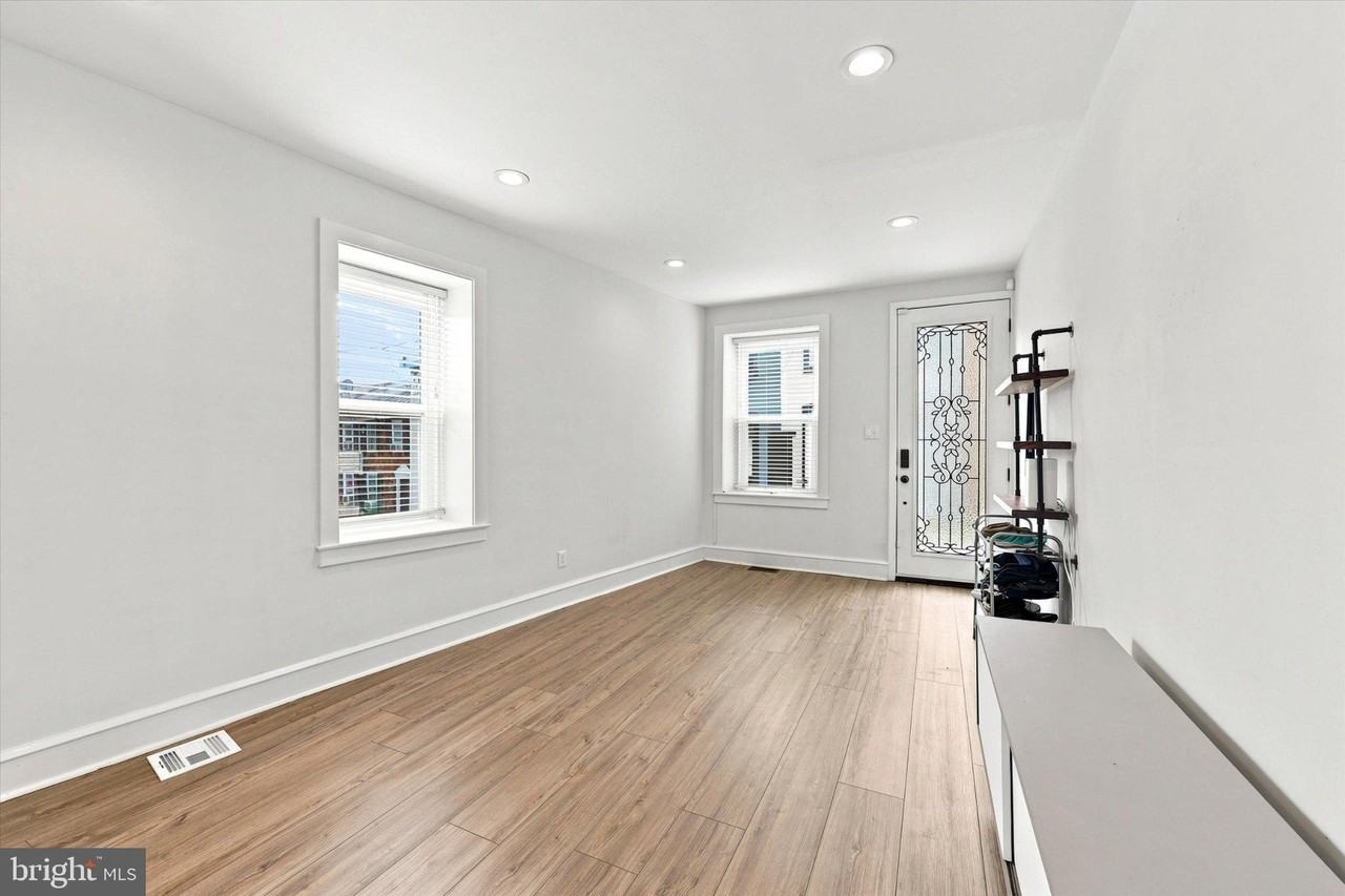 305 Carson St - Photo 3 of 15