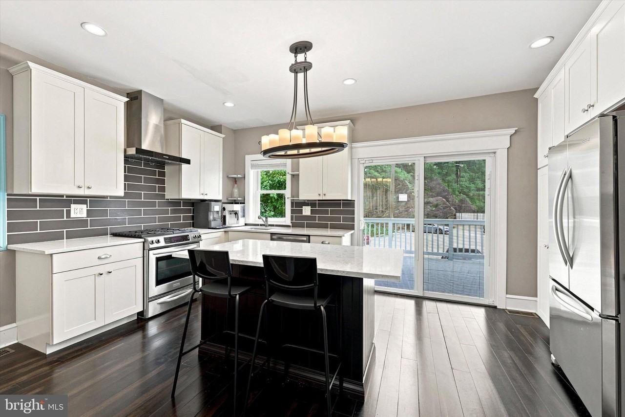 305 Carson St - Photo 5 of 15