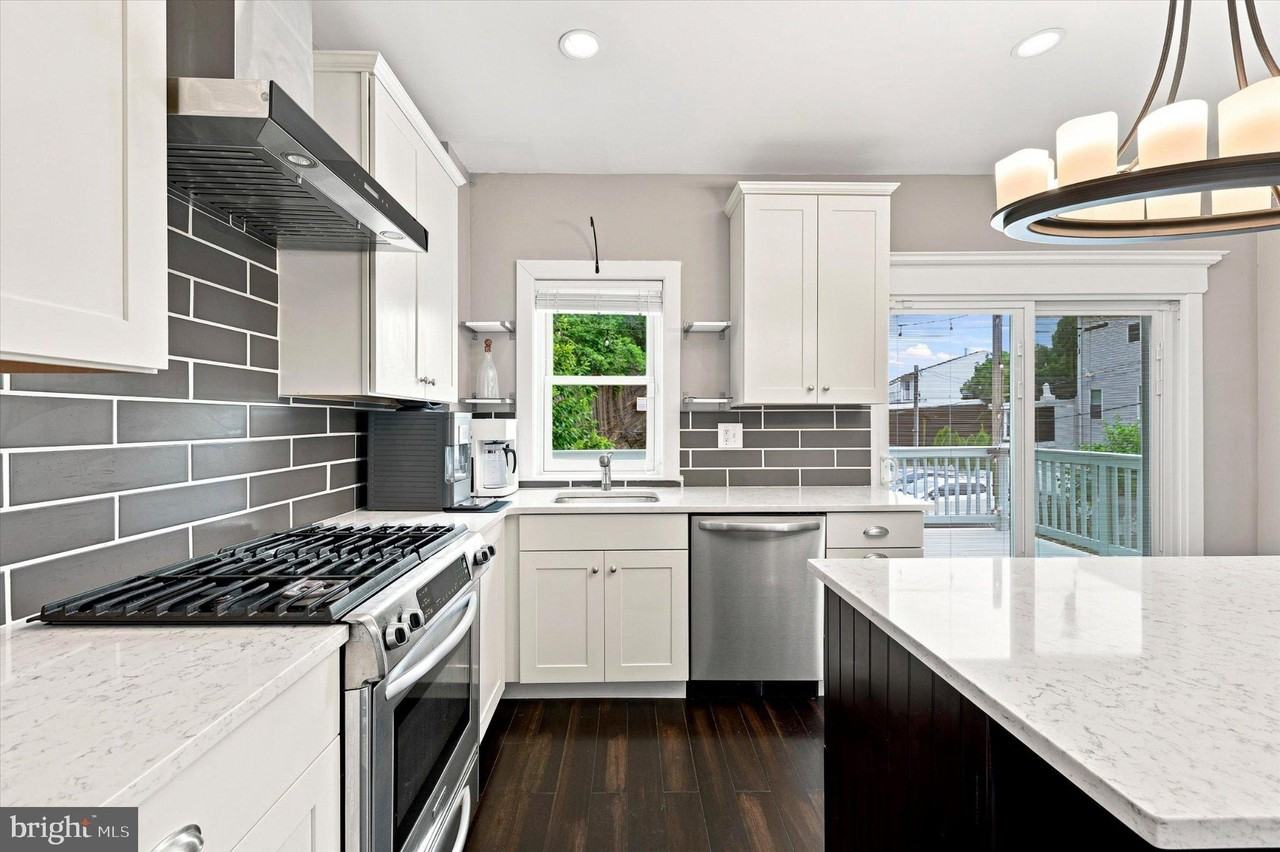 305 Carson St - Photo 6 of 15