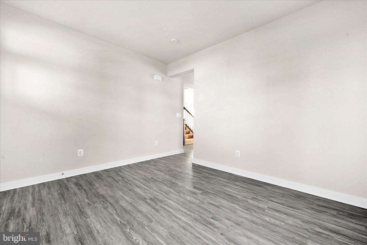 2 Lady Harrington Dr - Photo 6 of 45