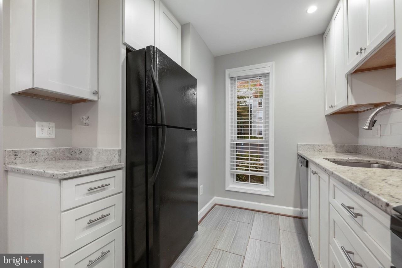 10053 Oakton Terrace Rd #10053 - Photo 5 of 23