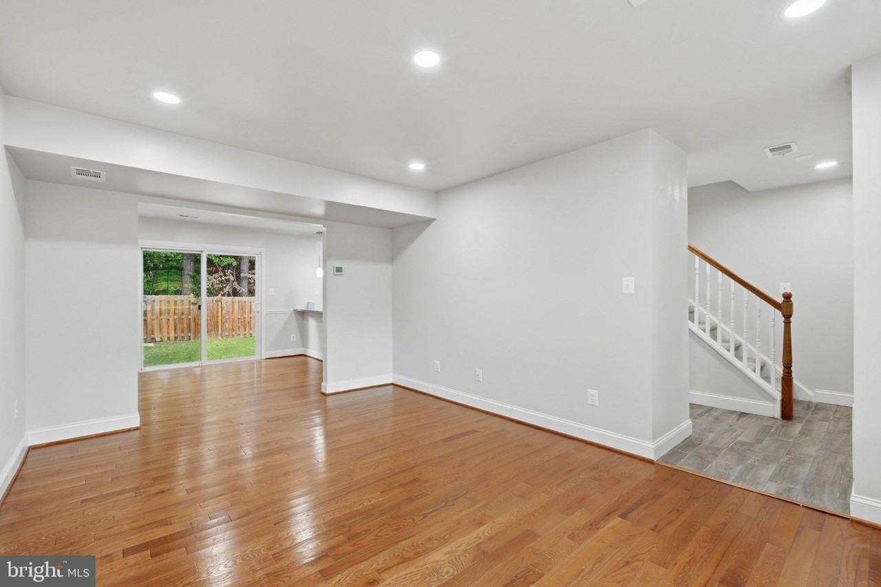 8312 Moline Pl - Photo 7 of 35