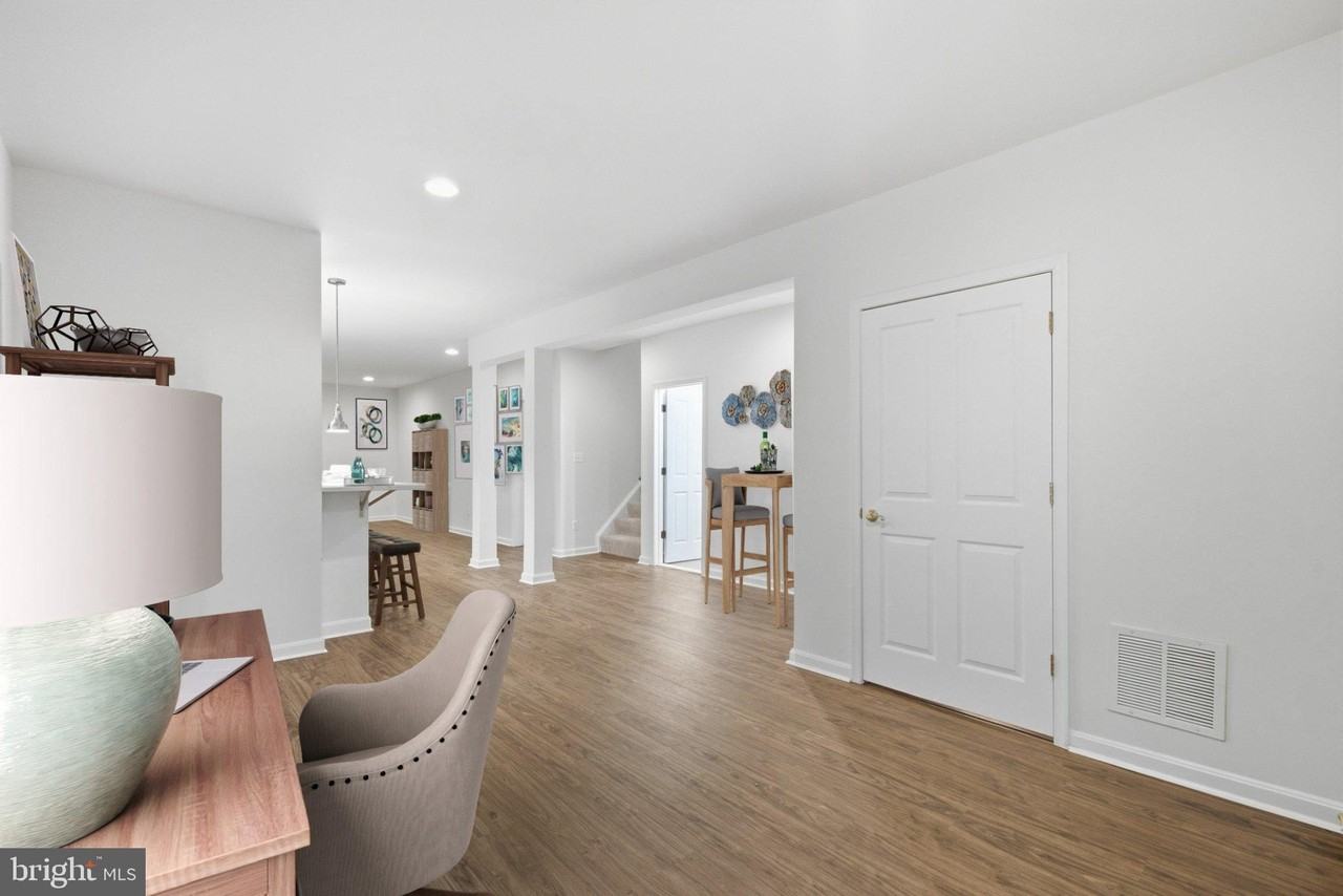25170 Mineral Springs Cir - Photo 5 of 27