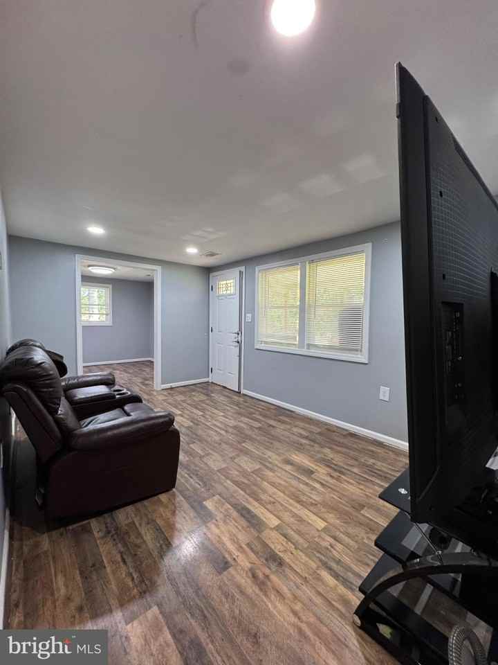 7306 Jacksonville Ave - Photo 2 of 25