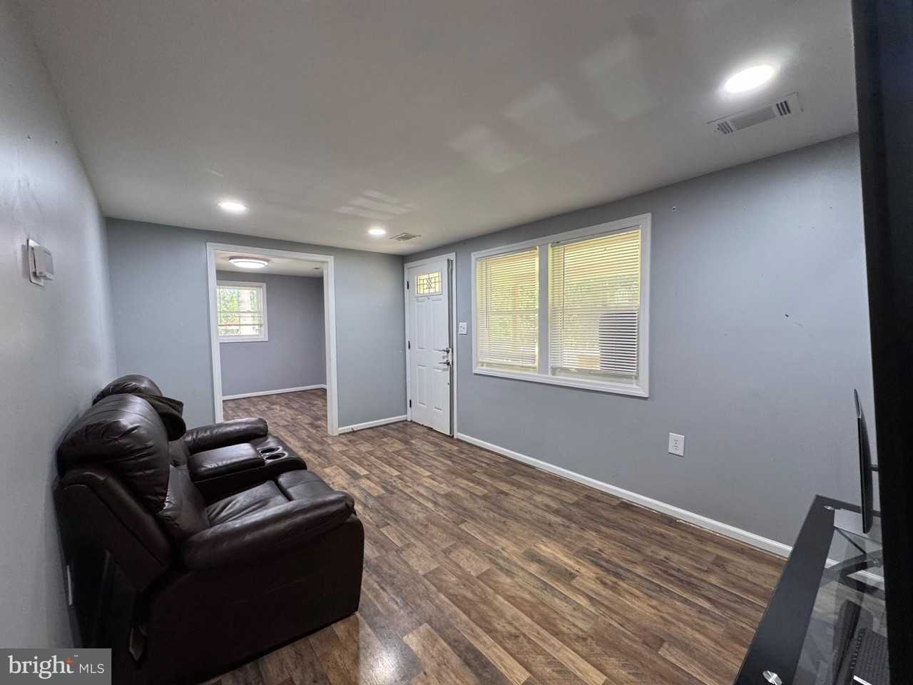 7306 Jacksonville Ave - Photo 3 of 25