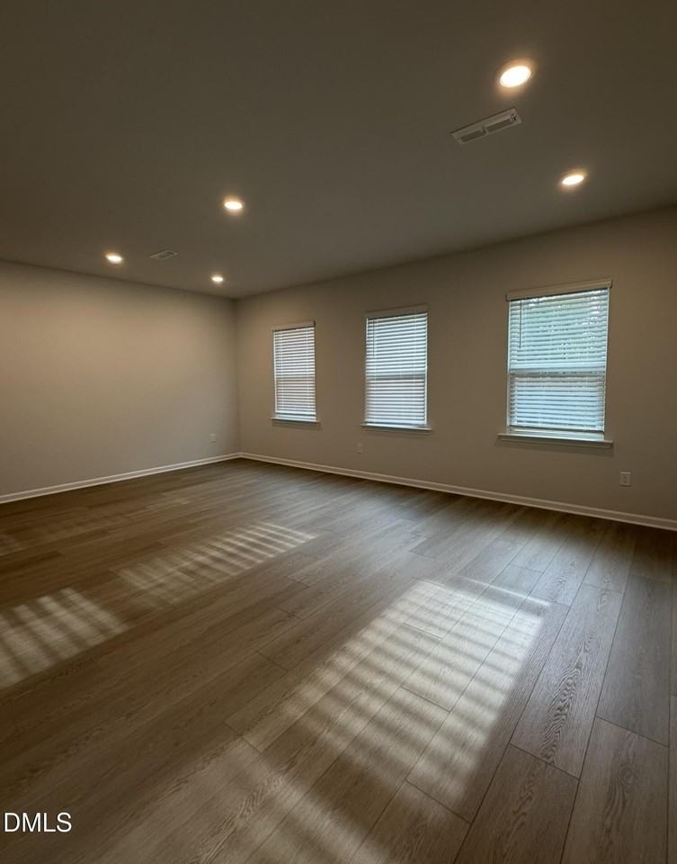 1373 Hasse Ave - Photo 4 of 23