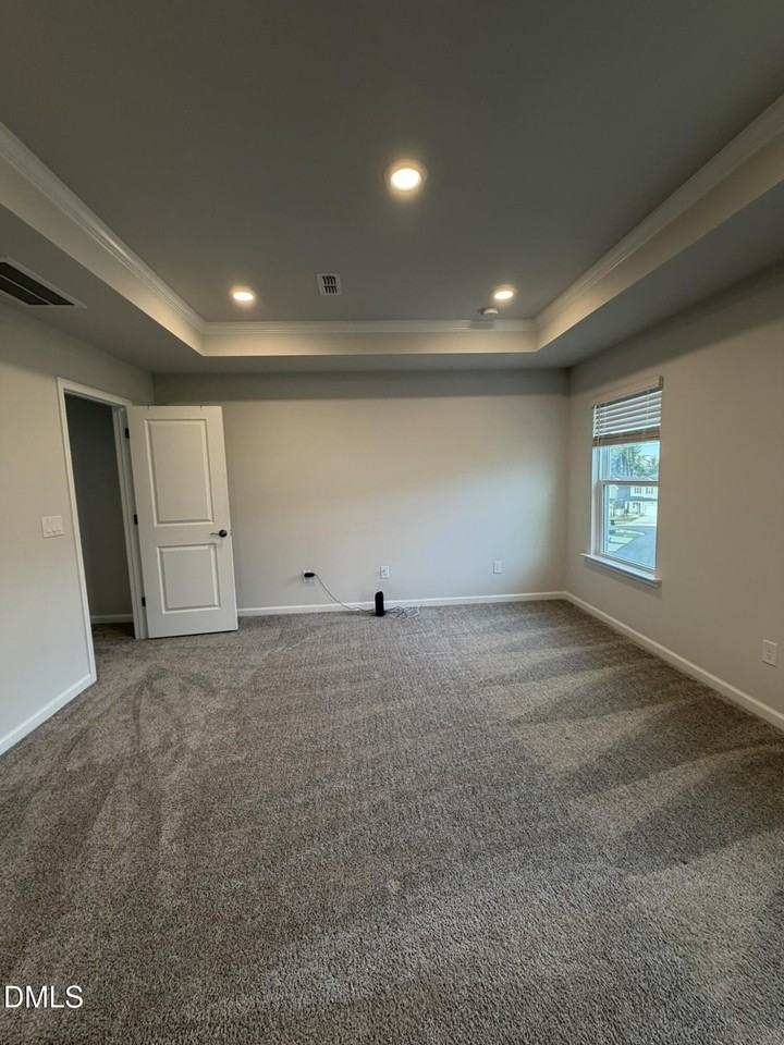 1373 Hasse Ave - Photo 7 of 23